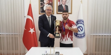 egeli-milli-sporcu-ali-ataberk-gurbuzcan-avrupa-sampiyonu-oldu.jpg