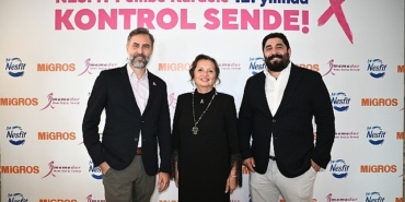 nesfit-pembe-kurdele-ile-meme-sagligi-farkindaligini-artiriyor.jpg