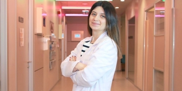 uzuntusunu-gostermiyor-ve-surekli-iyi-oldugunu-soyluyorsa-dikkat-ozellikle-gencler-maskeli-depresyona-karsi-iyi-gozlemlenmeli.jpg
