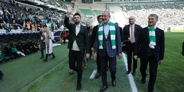 togg-bursasporun-tribun-ve-sort-sponsoru-oldu.jpg