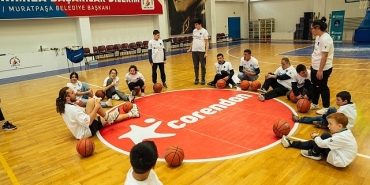 anadolu-efes-spor-kulubunun-2024-2025-sezonu-one-team-sosyal-sorumluluk-projesi-antalyada-basladi.jpg