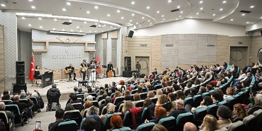 baris-manco-ve-cem-karaca-sarkilariyla-anildi.jpg