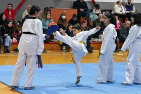 gaziemirin-taekwondoculari-kusak-heyecani-yasadi.jpg