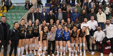 voleybolda-korfez-derbisi-edremitin.jpg