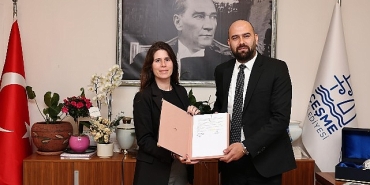 cesme-belediyesi-ile-turkiye-satranc-federasyonu-arasinda-is-birligi-protokolu-imzalandi.jpg