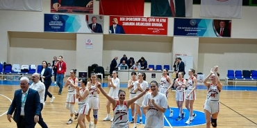 aslan-yol-burhaniye-belediyespor-play-offta.jpg