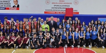 golcukte-okullar-arasi-turnuvada-dereceye-girenler-odullendirildi.jpg