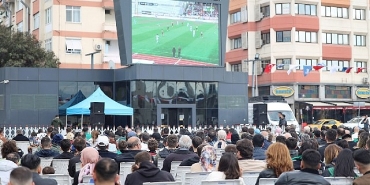 izmit-kent-meydaninda-yesil-siyah-heyecan.jpg