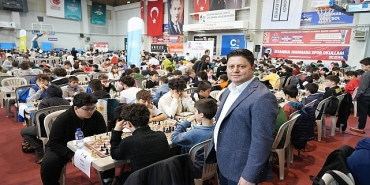 kadikoyde-23-nisan-coskusu-satranc-turnuvasiyla-basladi.jpg