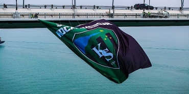 kocaelispor-bayragi-osmangazi-koprusune-asildi-o-is-tamam.jpg
