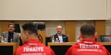 ozel-sporcular-futsal-milli-takimi-ziyaret.jpg
