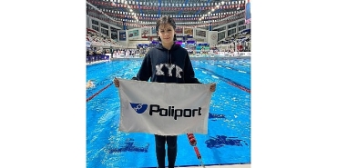 poliport-basariya-giden-yolda-genc-sporcularin-yaninda.jpg