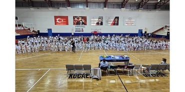 293-golcuk-belediyespor-taekwondo-sporcusu-kusak-atladi.jpg