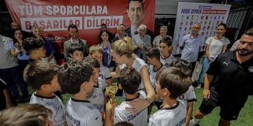 bayraklida-anlamli-turnuva-ferdi-zeyrek-u-12-cupta-sampiyon-cocuklar.jpg