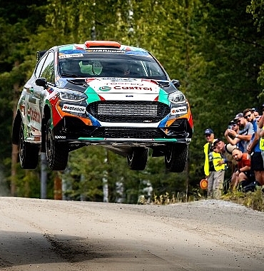 castrol-ford-team-turkiye-finlandiya-rallisinde-podyumda-sampiyonluk-mucadelesi-orta-avrupa-rallisine-tasindi.jpg