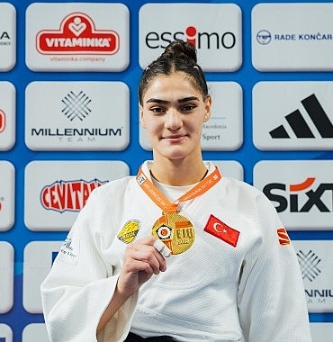 judocumuz-sinem-oructan-uskupte-altin-madalya.jpg