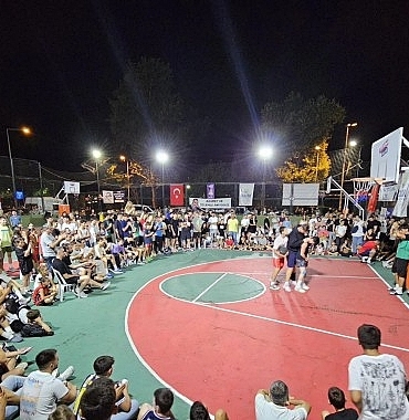 rekor-katilimli-sokak-basketbolu-turnuvasi-sona-erdi.jpg
