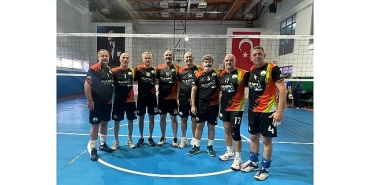 osmangazinin-veteran-voleybolculari-zirveye-cikti.jpg