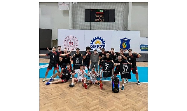 golcuk-belediyesi-voleybolda-tarih-yazdi-ust-uste-3-sampiyonluk.jpg