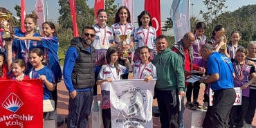 ataturk-ortaokulu-ogrencileri-oryantiringde-izmire-damga-vurdu.jpg
