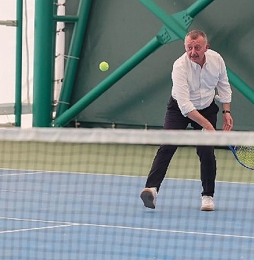 Büyükakın mesajını bu kez tenis kortundan verdi: 'Kocaeli’de herkes, her sporu yapabiliyor'
