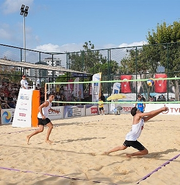 Kadıköy’de Plaj Voleybolu Heyecanı Sona Erdi