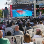 maltepeliler-filenin-sultanlarini-dev-ekranda-izlediler.jpg