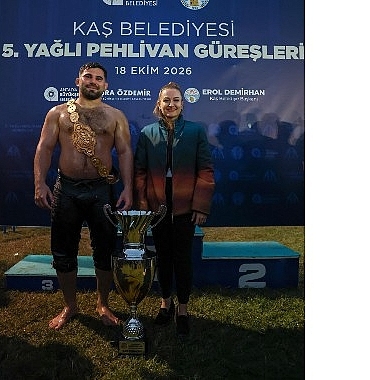 Başkan Vekili Büşra Özdemir kadın muhtarlarla güreşleri izledi