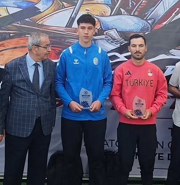 Bisikletçimize Konya ASKF’den “Yılın Sporcusu” Ödülü